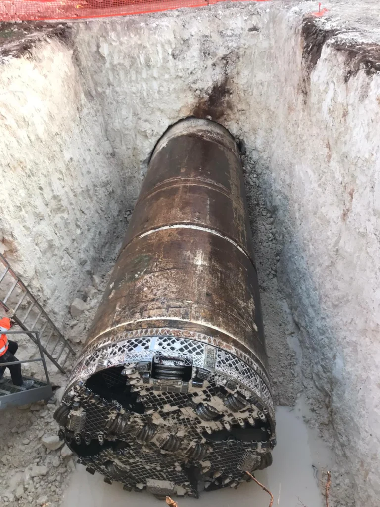 Wyjście maszyny TBM po wykonaniu mikrotunelu